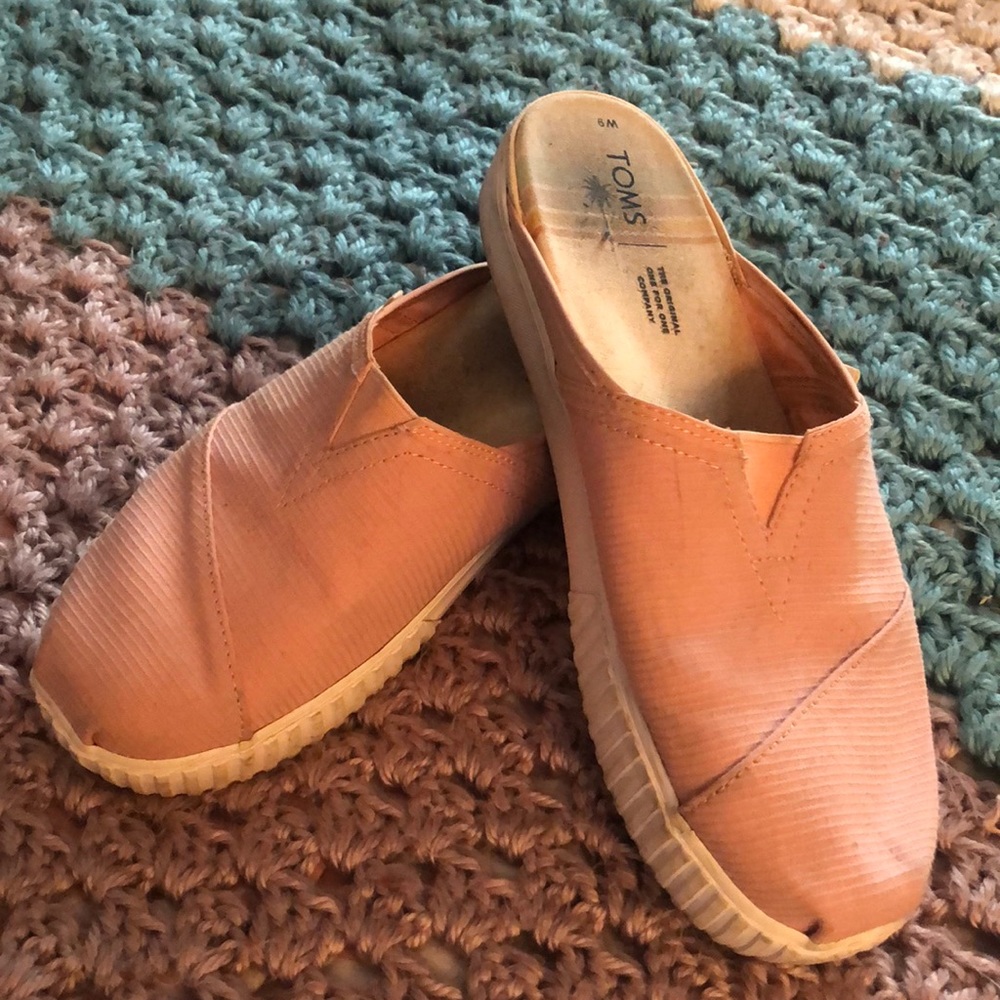 Toms light pink canvas slip ins